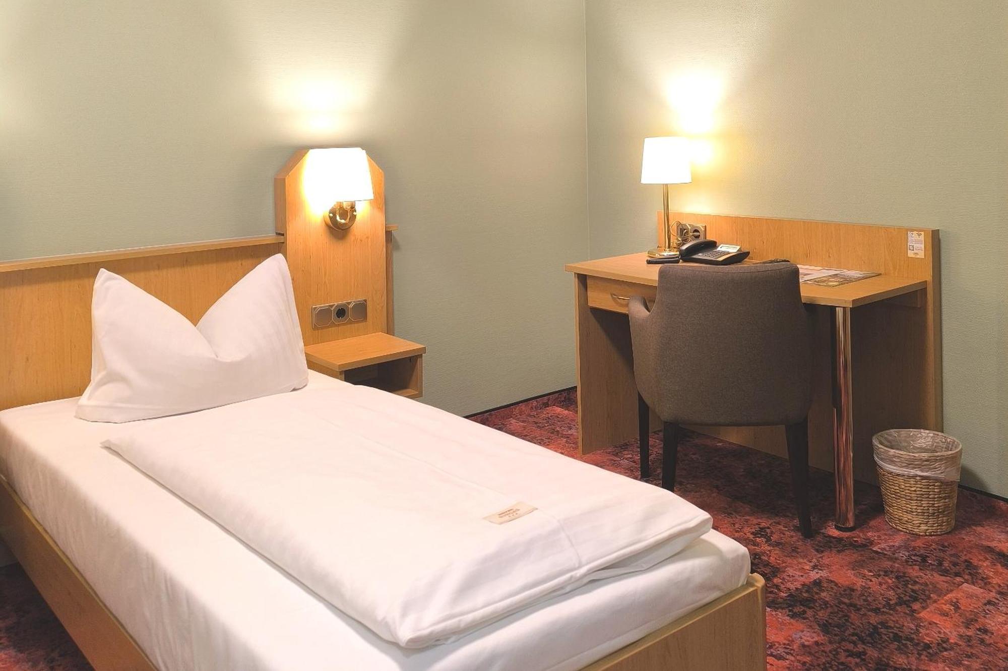 Hotel Burgas Stassfurt Exterior photo