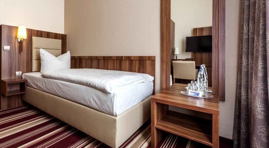 Hotel Burgas Stassfurt Room photo